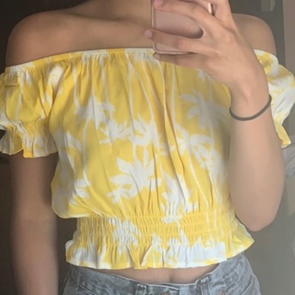 Forever 21 Tops - Forever 21 White & Yellow Print Crop Blouse